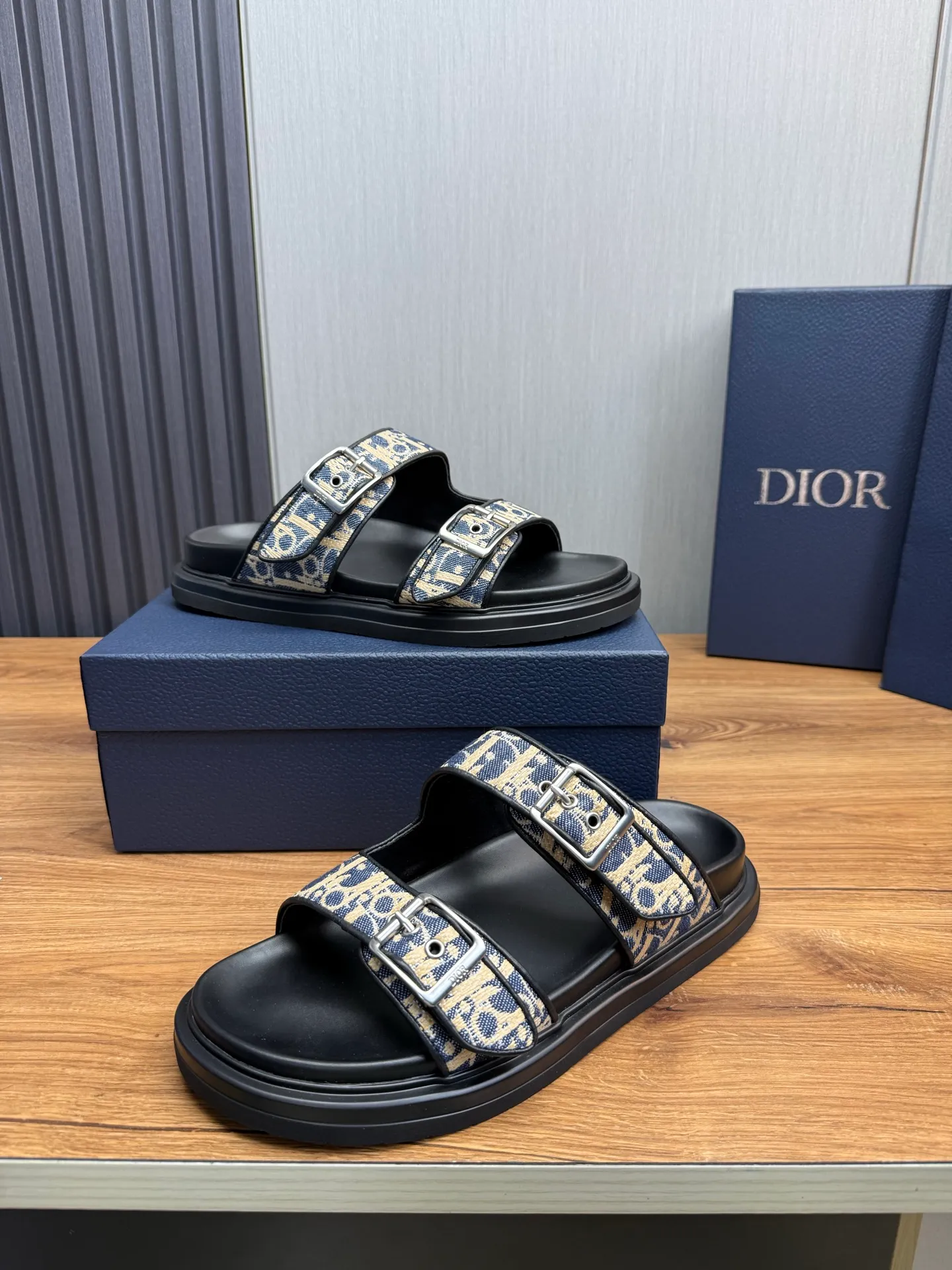 Men's shoes 💰300💰 Dior. Men's slippers 🩴Official website 1:1 production 38-45 yards 45 46 🉑️Customized original material shipped✅